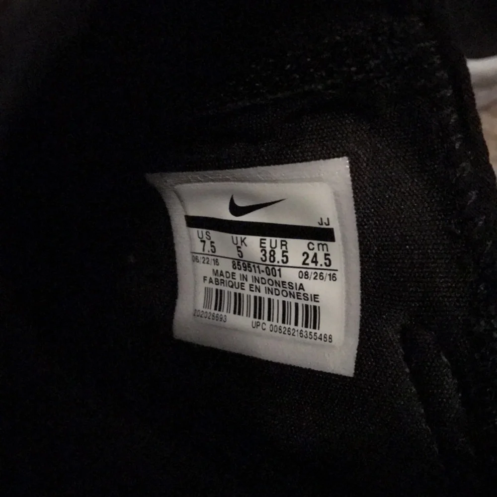 Black Leather Nike Huarache (7.5) - Picture 8 of 8